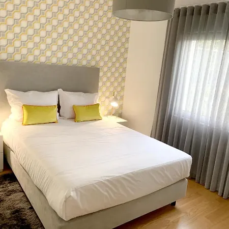 Holiday Beco Leonardo Coimbra *
