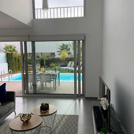Holiday Beco Leonardo Coimbra * Албуфейра